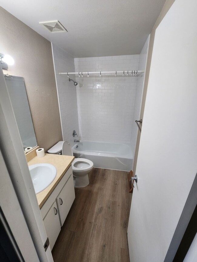 Building Photo - 8712 Mariposa St