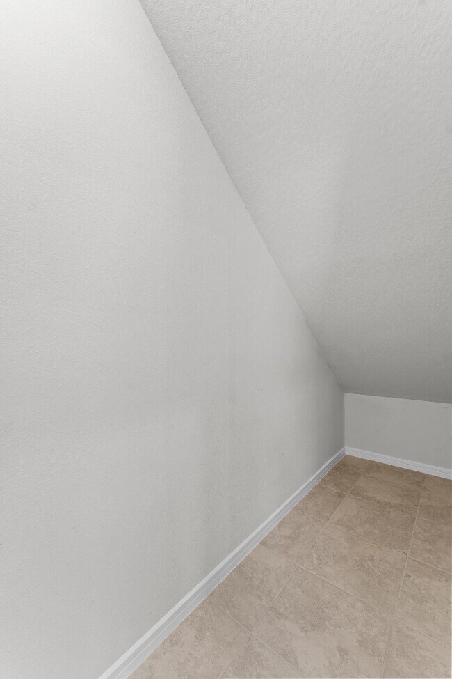 Building Photo - Practically brand new 3 BR/2.5 BA/2 Car Garage home in highly sought after GATED community of Ard...