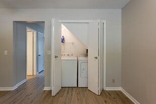 Building Photo - 241 Colt Dr B