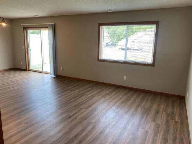 Building Photo - Spacious 2 Bedroom + Loft Townhouse in Sauk Rapids