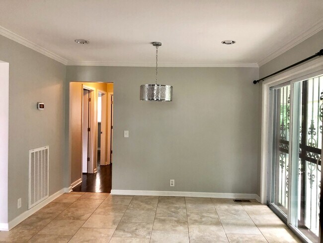 Building Photo - Cleveland Park Renovation!  Walking Distan...