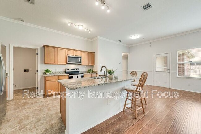 Building Photo - 1004 Trickham Dr