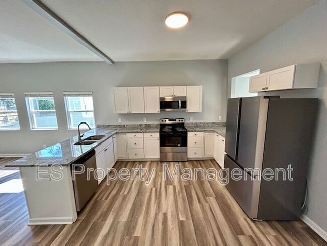 Building Photo - 838 N Temple Ave