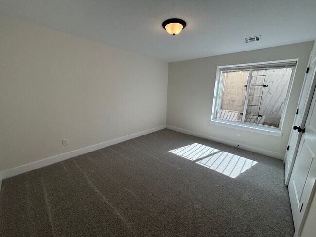 Building Photo - 5249/51 Chase