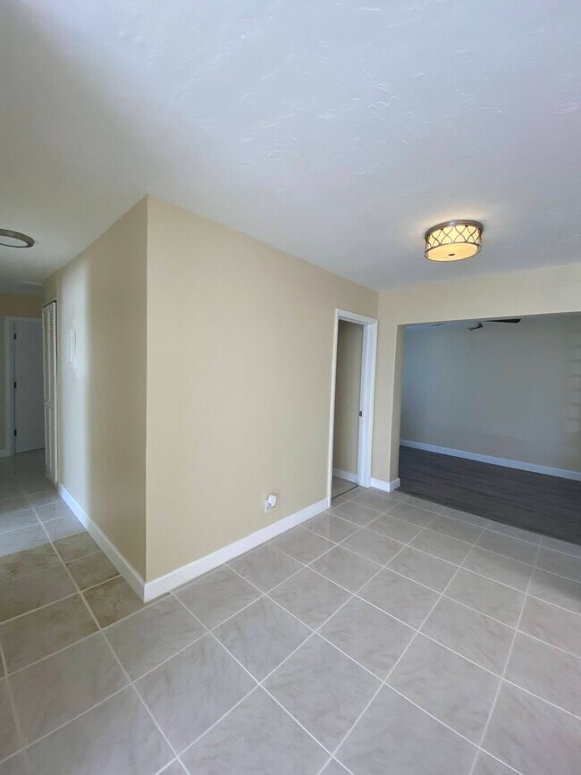 Building Photo - Beautiful 3-bedroom home located in Delray...