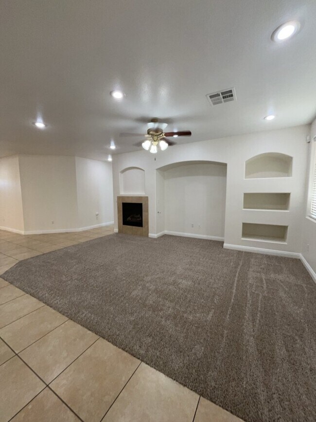 Building Photo - 533 Blanche Ct