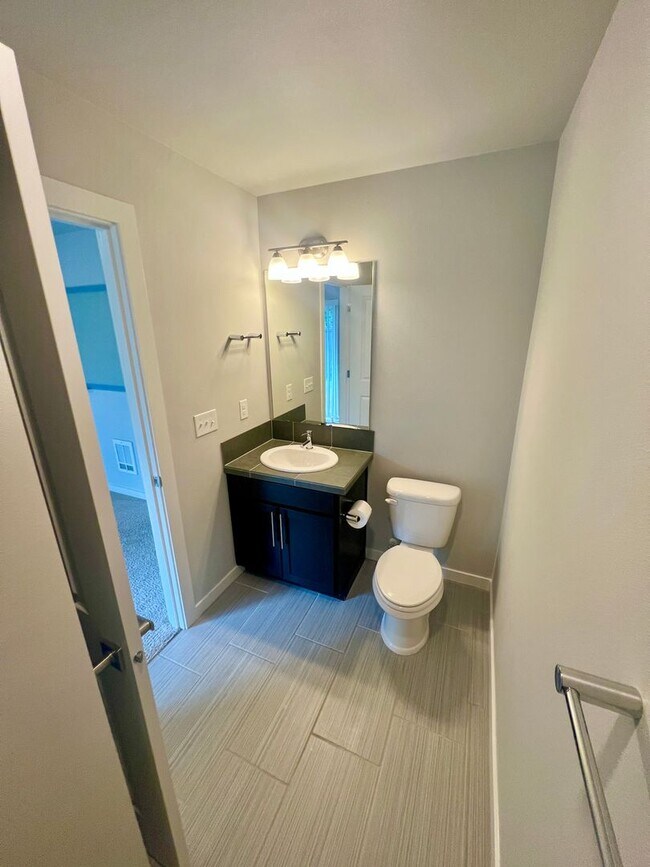 Building Photo - Exceptional 4 Bed 3 Bath Townhome on corner lot. One months rent free!!