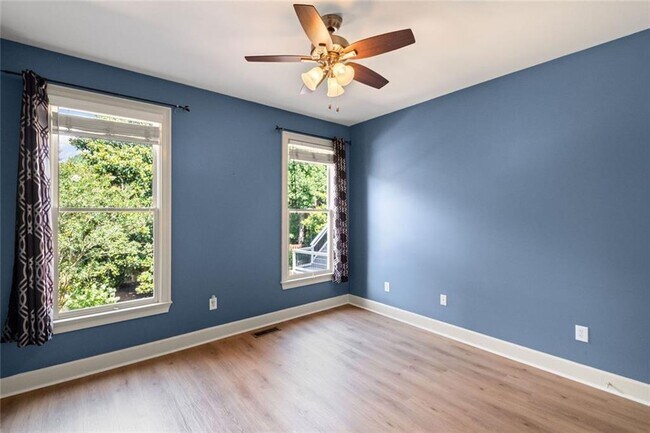 Building Photo - 12857 Waterside Dr