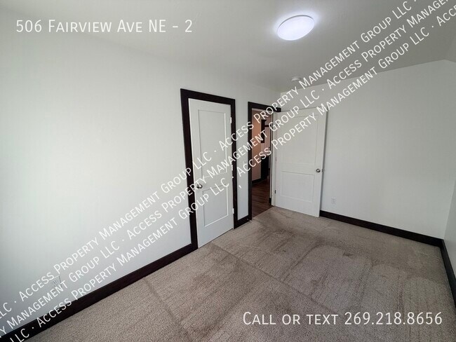 Building Photo - 506 Fairview Ave NE