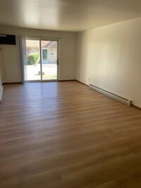 Building Photo - Neat and Updated 2- Bedroom Apartment