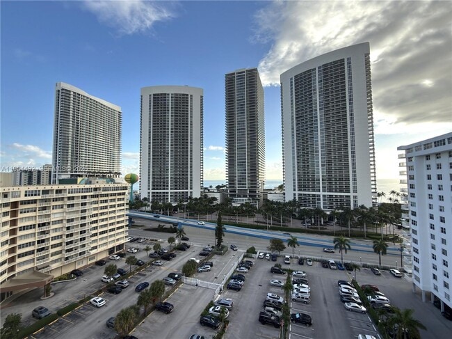 Building Photo - 1833 S Ocean Dr