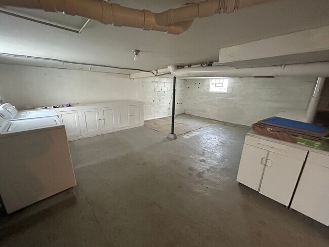 Building Photo - 2505 Ave F