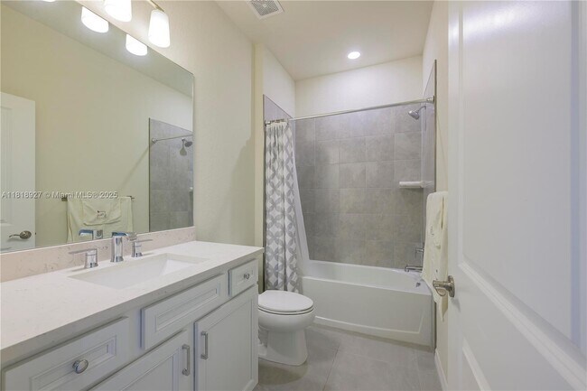 Building Photo - 12300 SW Myrtle Oak Dr