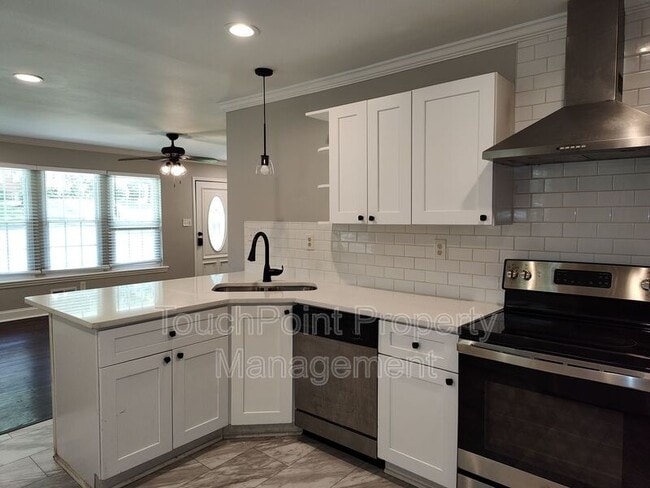 Building Photo - 3401 Bonaire Dr