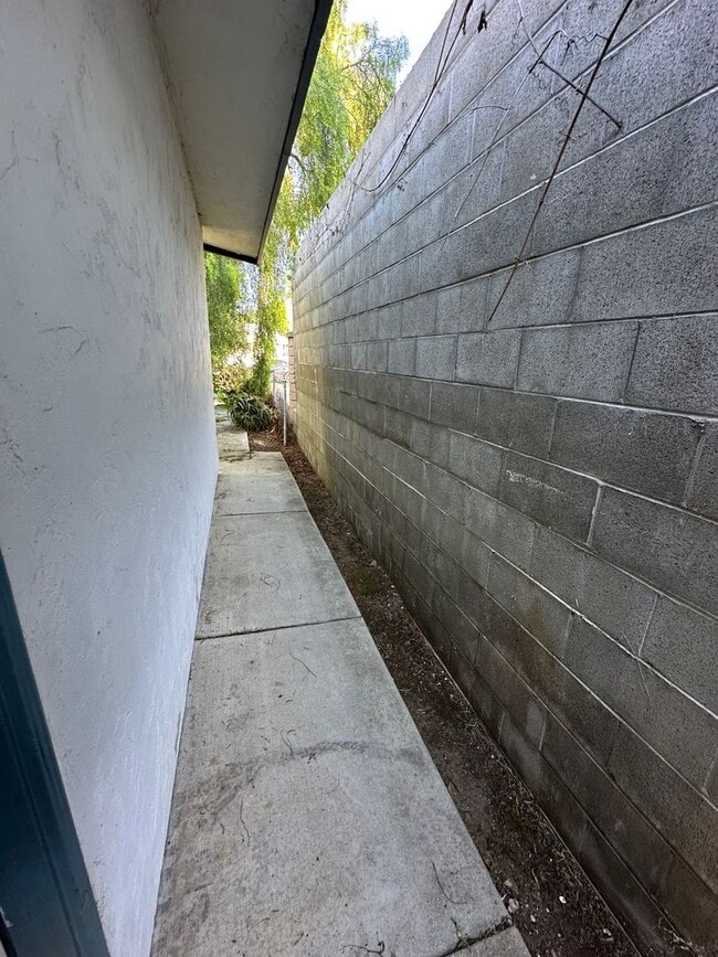 Building Photo - 564-568 7th St