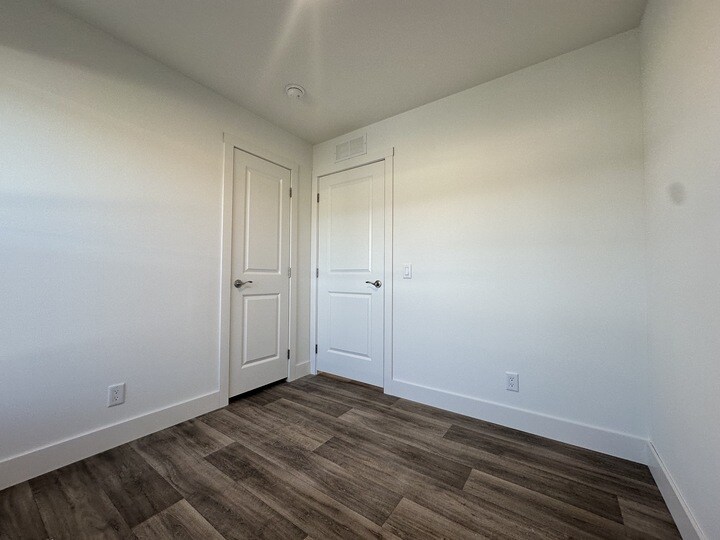 Building Photo - 16 Lapin St