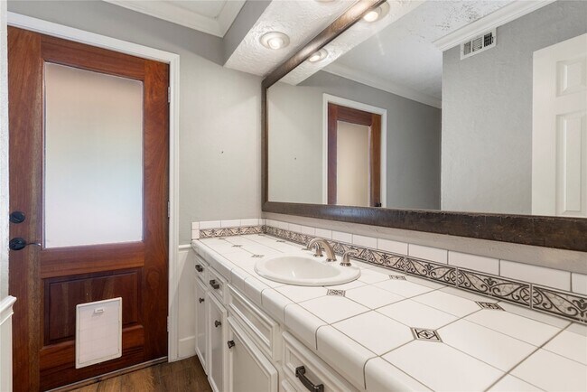 Building Photo - 8215 Winding Hill Ln