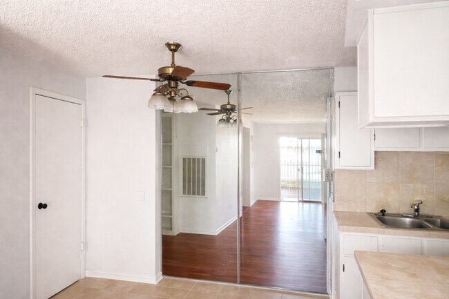 Building Photo - 2750 Holly Hall St