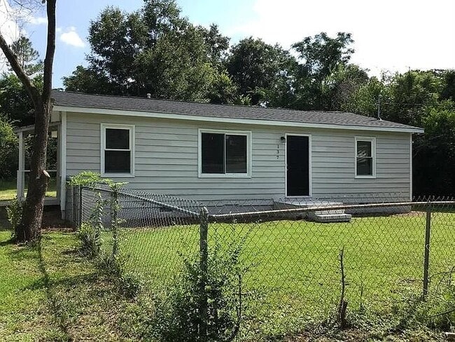 Building Photo - 137 Napier Ave