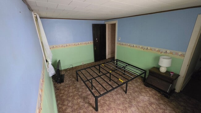 Building Photo - 3 bedroom 1.5 bathroom