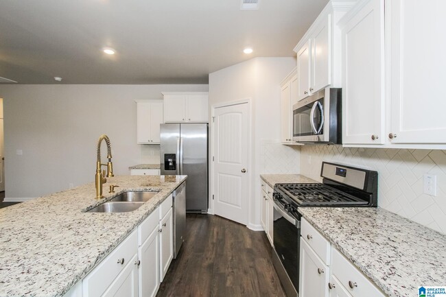 Building Photo - 173 Chelsea Park Rd