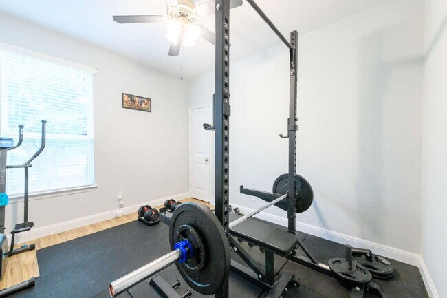 Building Photo - Spacious 4BR/2BA Energy Star Certified Hom...