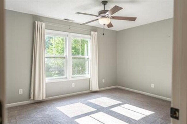 Building Photo - 145 Sandhurst Pl