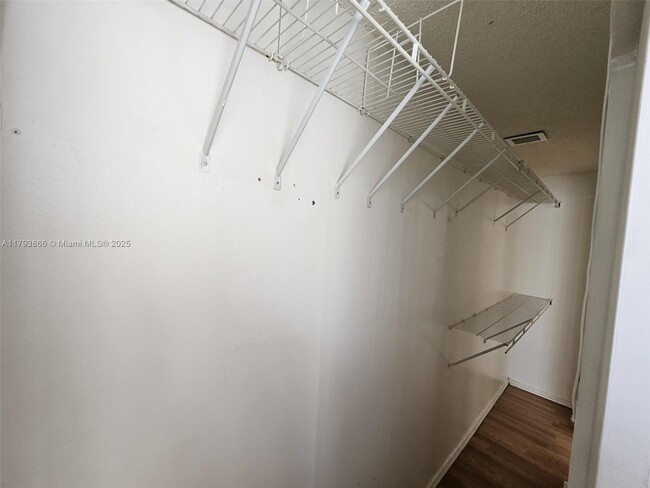 Building Photo - 117 SW 96th Ave