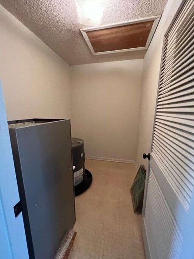 Building Photo - 3BD/2B Townhouse in New Wood Valley