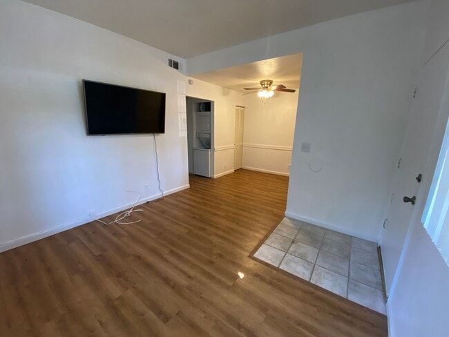 Building Photo - 2 BEDROOM DOWNSTAIRS END UNIT WITH PATIO