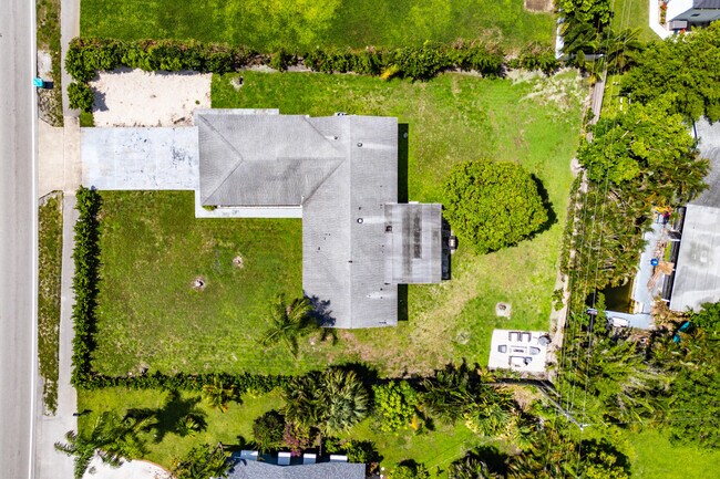 Building Photo - 3135 S Seacrest Blvd