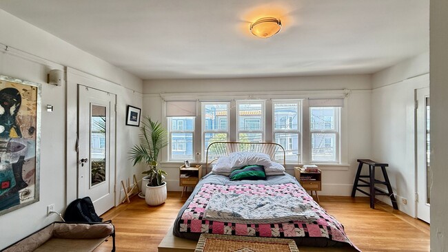 Building Photo - DREAM HOME! Spacious 3 BR + Sunroom/ 1.5 BA  in the Richmond area- AMSI