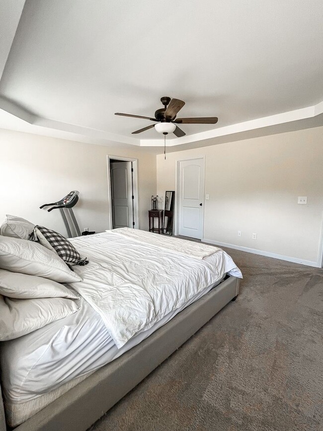 Building Photo - Gorgeous 3 Bed + Bonus in Hubert!!!!
