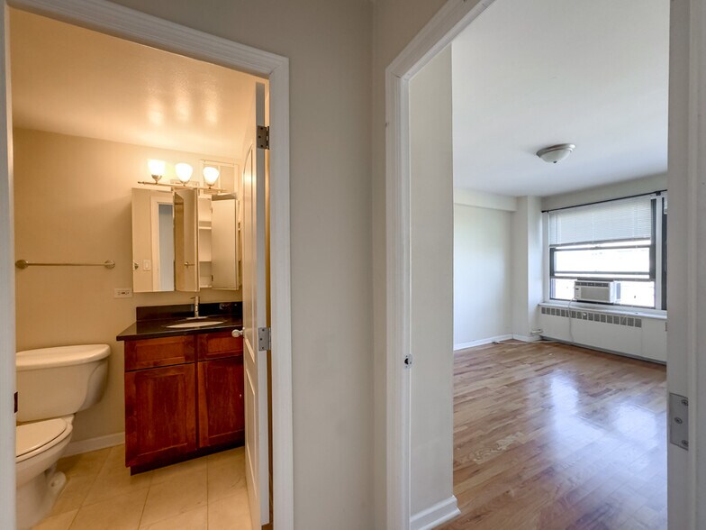 Building Photo - 4180 N Marine Dr