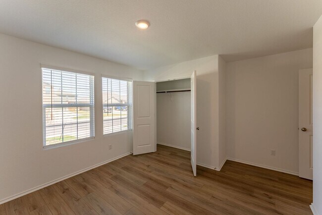 Building Photo - Modern Elegance in Kyle: 3BR Home with Office, Double Vanity, and Stylish Kitchen Island