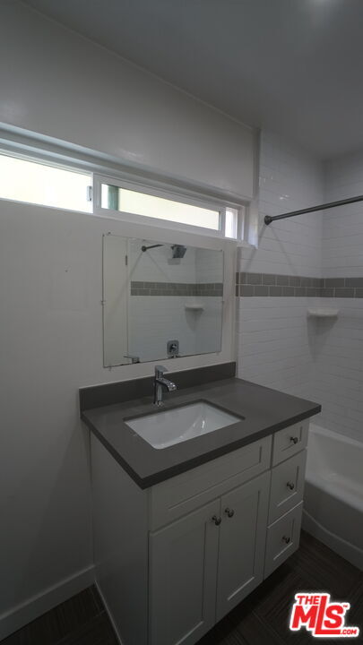 Building Photo - 844 6th St