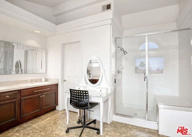 Building Photo - 6471 Zuma View Pl