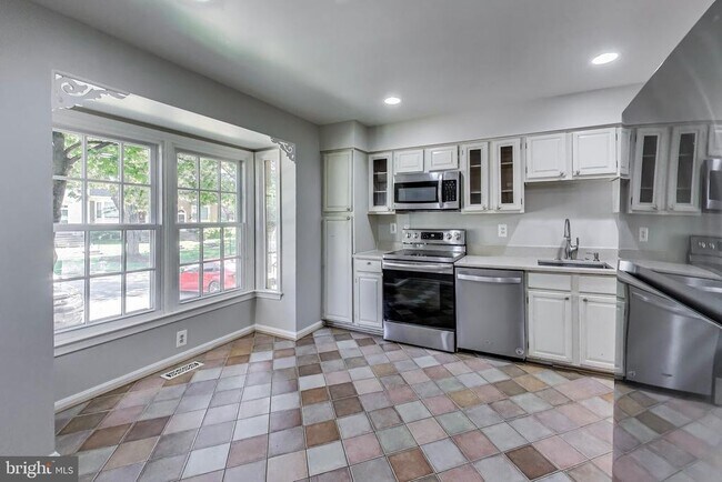 Building Photo - 3027 Mozart Dr