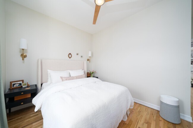 Building Photo - 205 14th St