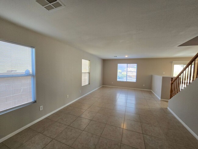 Building Photo - 3 Bedroom Home in Summerlin North Close to...