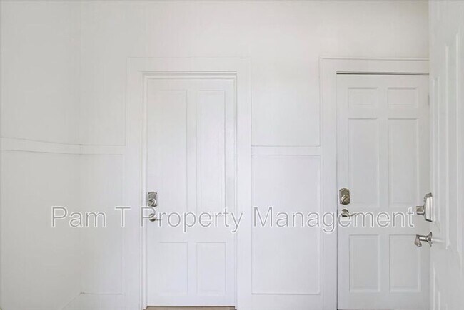 Building Photo - 613 W 39th St