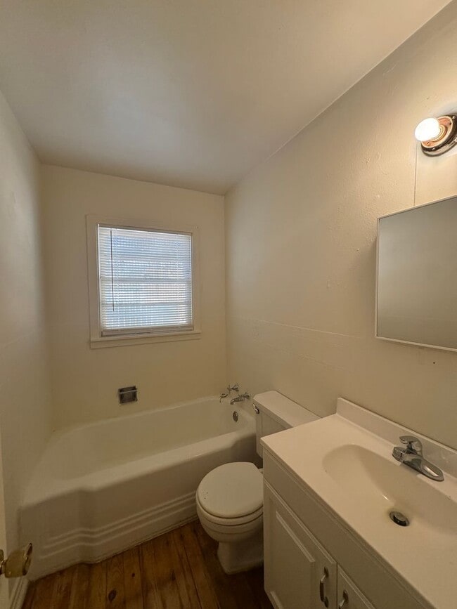 Building Photo - Located in Avondale 2bedrooms 1bathroom