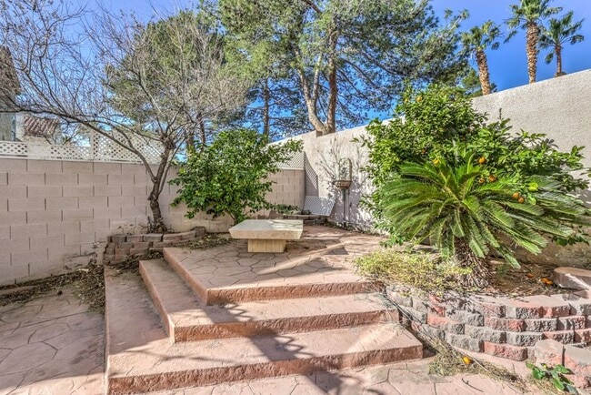 Building Photo - 3 Bed room Pool home in Desert Shores