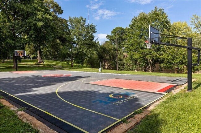 Building Photo - 428 S Howard St SE