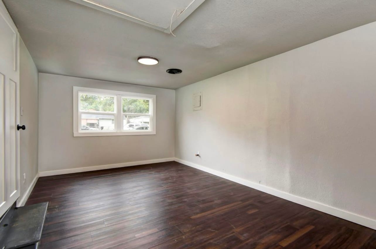 Building Photo - 740 S Warren Ave