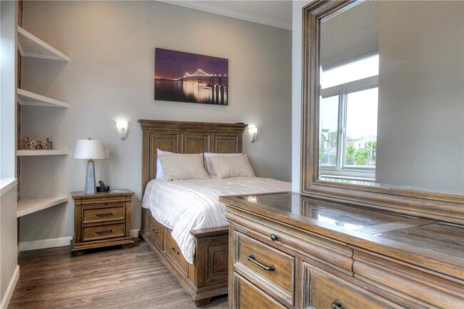 Building Photo - 1 Commercial Wharf