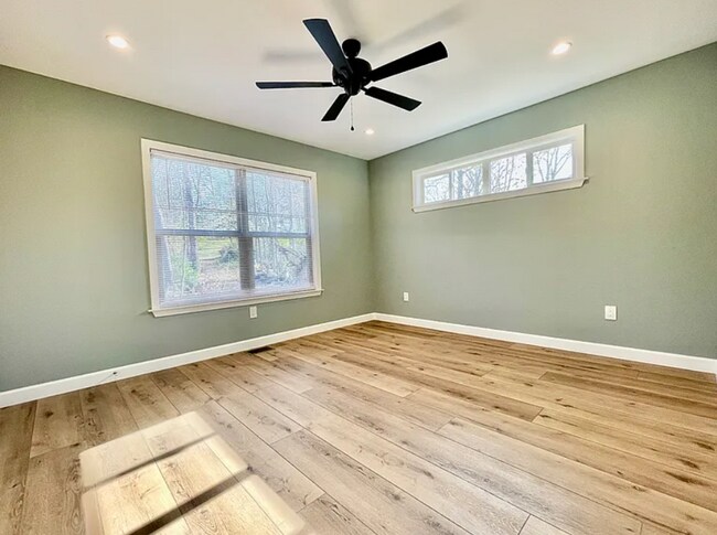 Building Photo - GORGEOUS NEW CONSTRUCTION IN HENDERSONVILLE