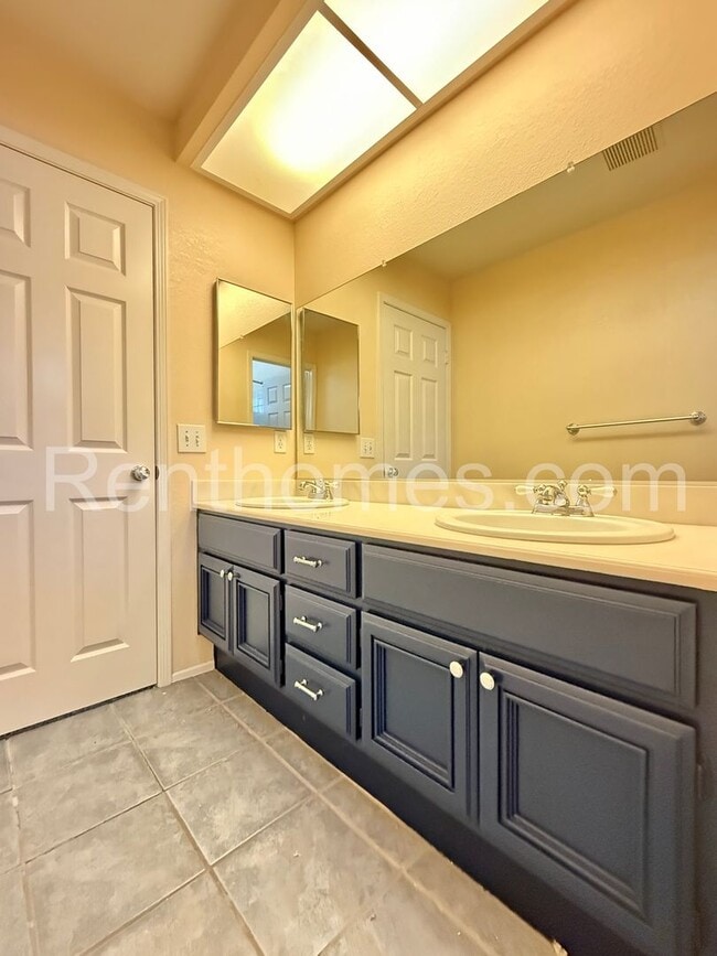 Building Photo - 10384 Barrywood Way
