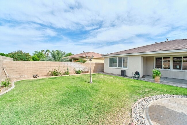 Building Photo - 82950 Vincent Dr