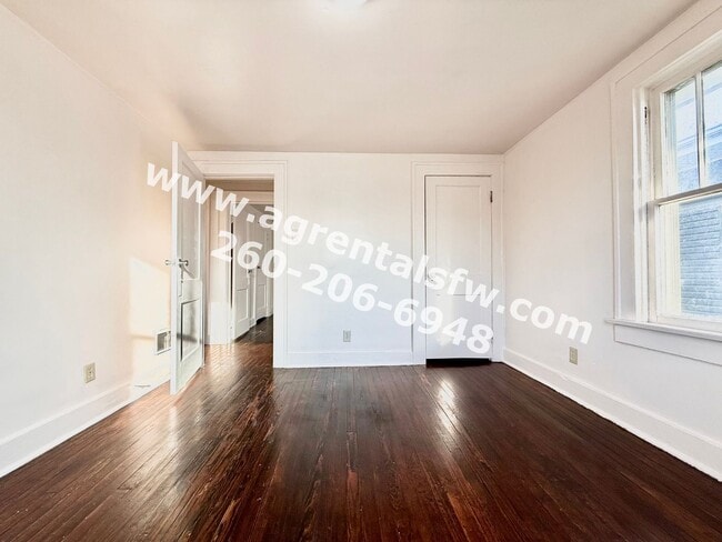 Building Photo - 4 Bedroom House